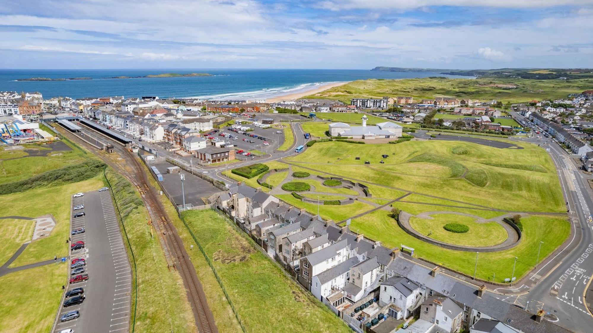 2 Dunluce Green - Portrush By The Sea מראה חיצוני תמונה